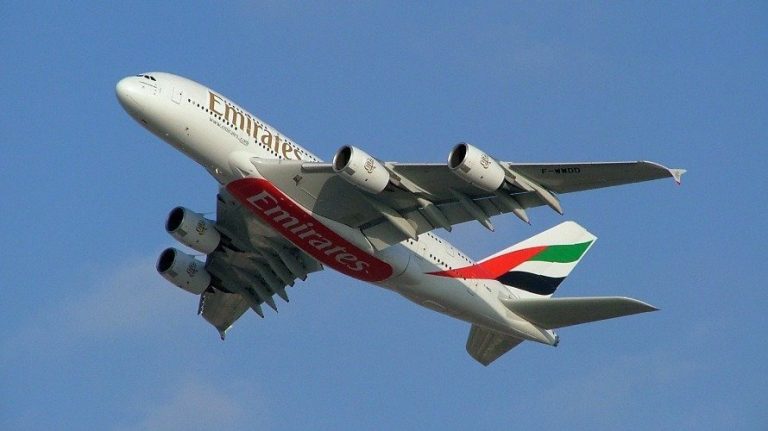 fly emirates azafatas requisitos