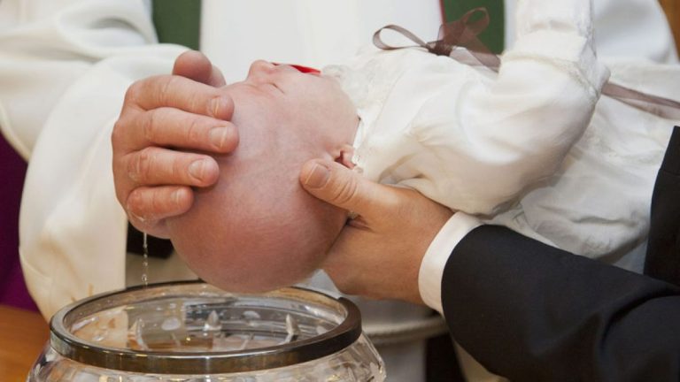 iglesias para bautizar sin requisitos