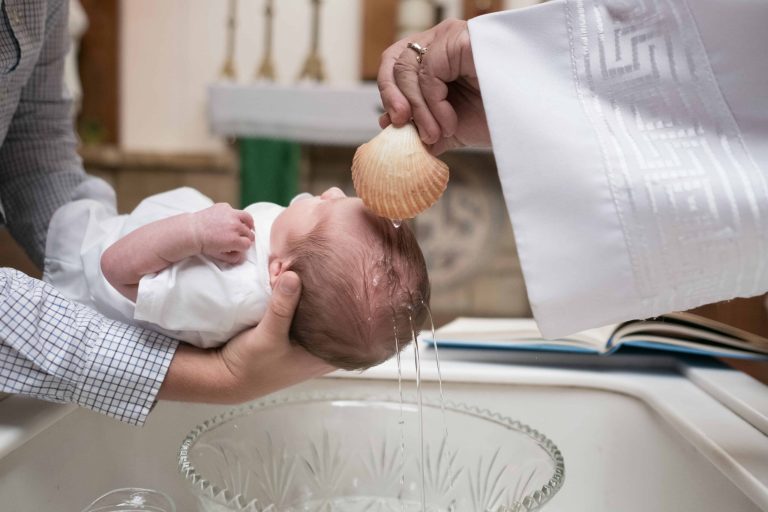 requisitos para ser padrinos de bautizo